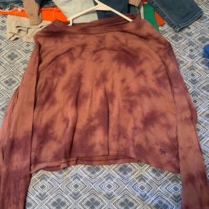 Long sleeve crop top (purple in person)